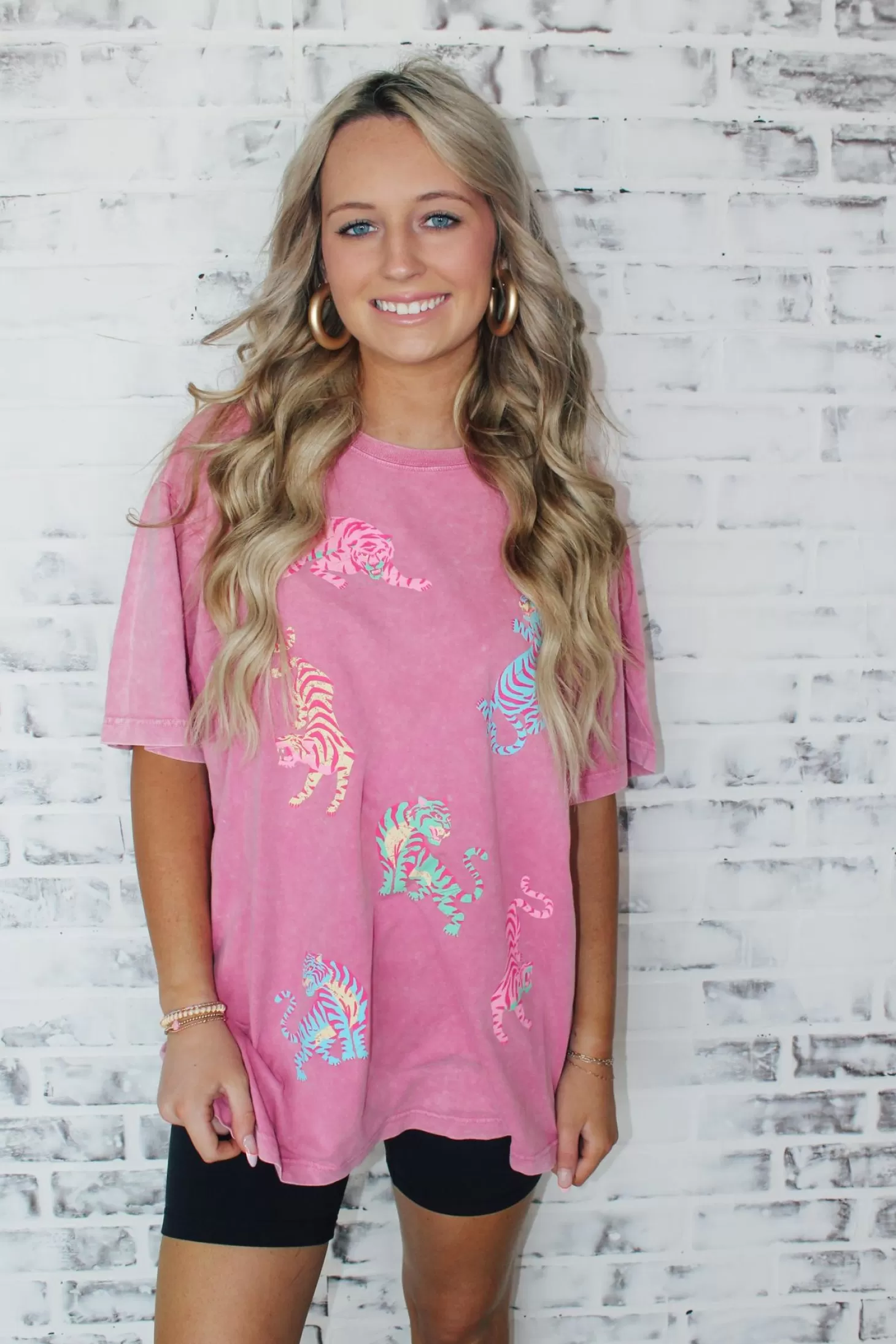 Allie Lynn's Boutique Graphic Tees<Vintage Tigers Graphic Tee "Pink"
